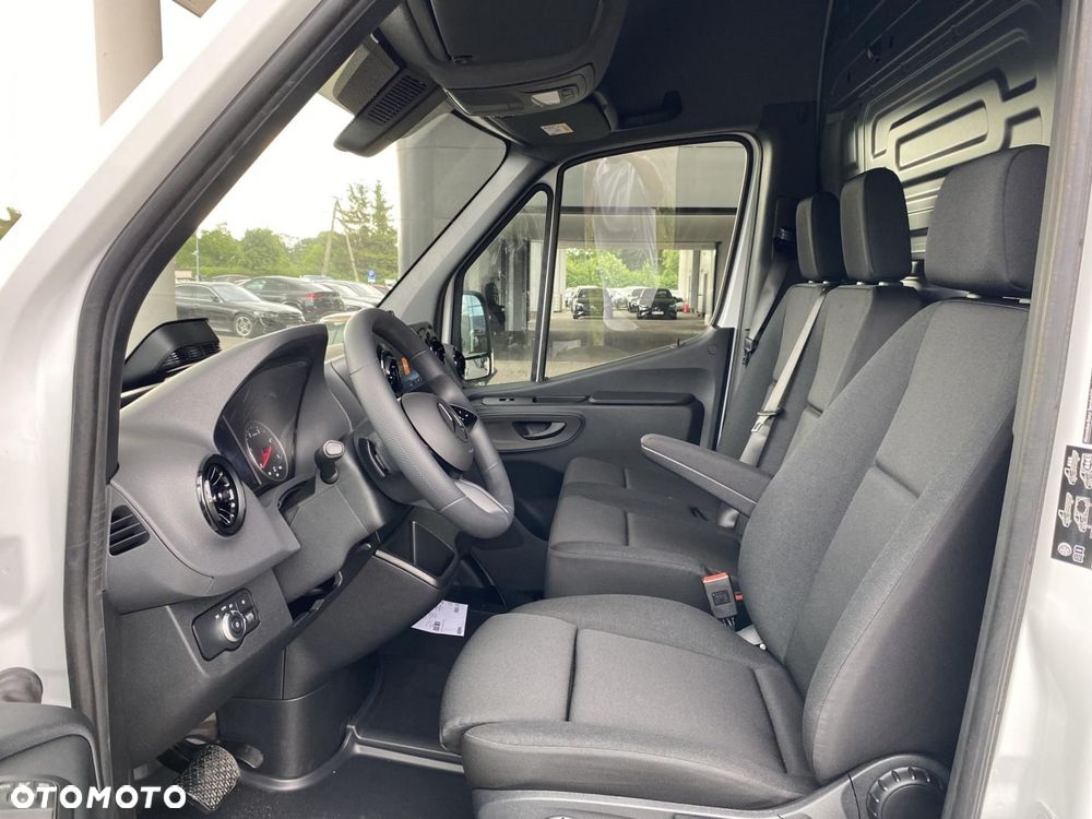 Mercedes-Benz Sprinter - 11