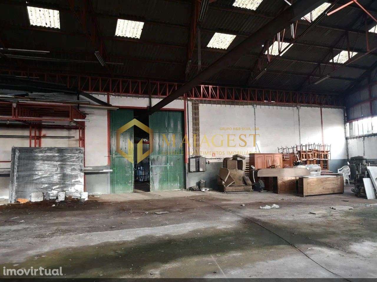 Armazém com 1100 m² para reabilitar em excelente localização - Grande imagem: 2/12
