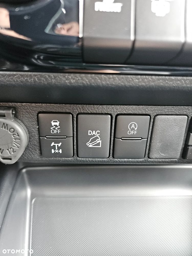 Toyota Hilux 2.8 D-4D mHEV Double Cab Executive 4x4 - 28