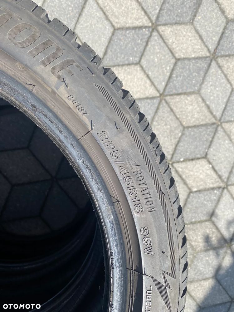Opony zimowa Bridgestone  225/45 R18 95V - 1