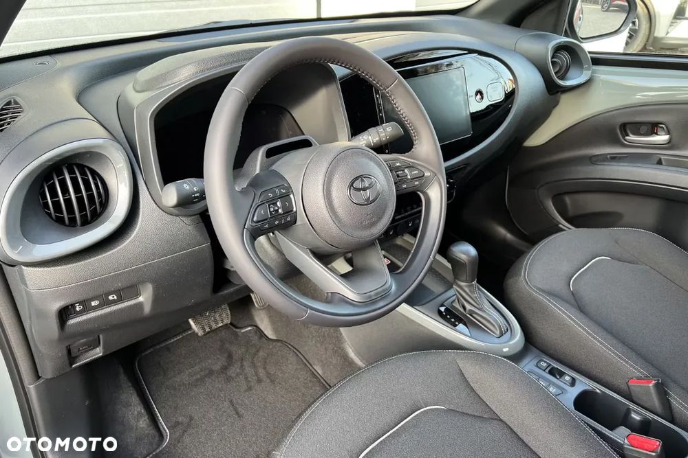 Toyota Aygo X Hybrid 1.5 Style e-CVT - 13