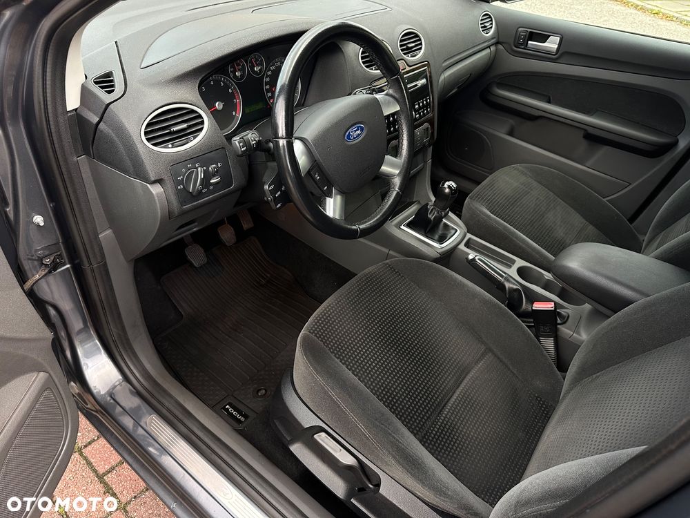 Ford Focus 1.6 Ghia - 14