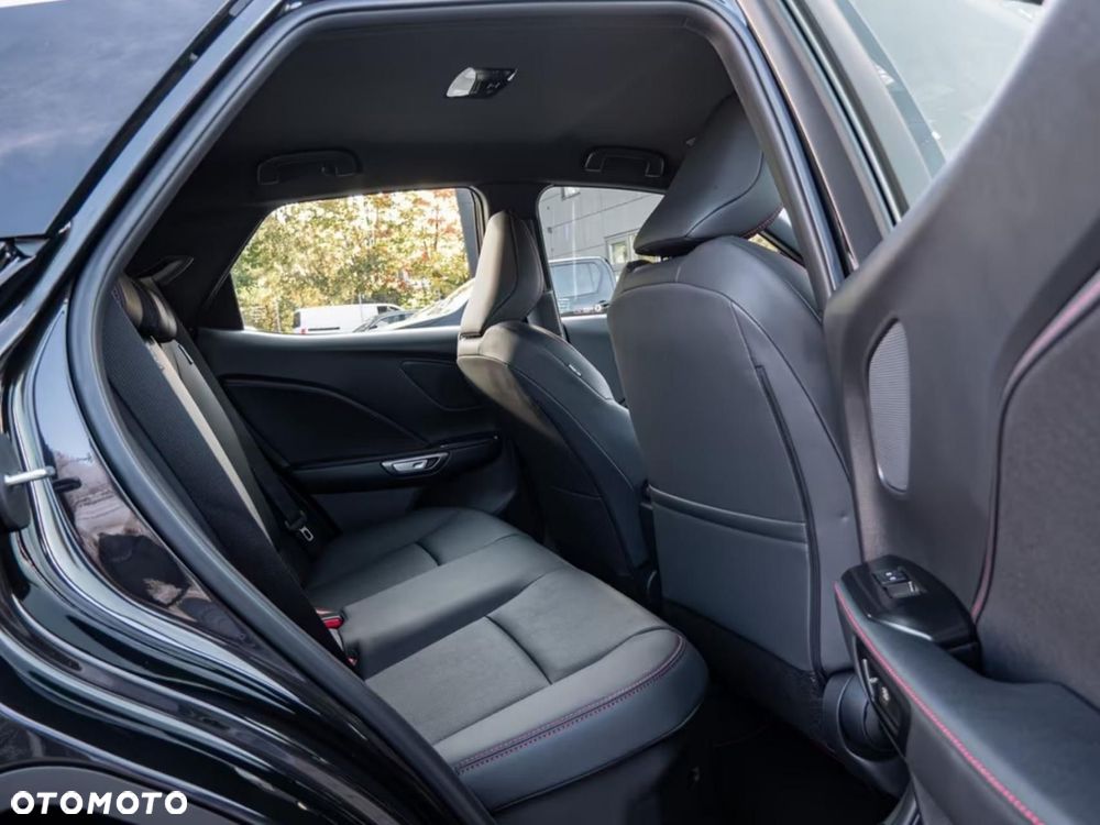 Lexus LBX 1.5 Hybrid - 12