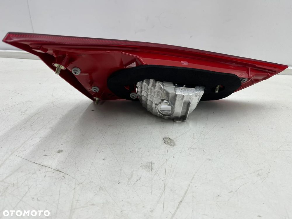 Lampa Toyota Auris II E18 Corolla HB 12-15r. NOWA prawa tylna w klapę bagażnika EU Oryginalna 81581- - 5