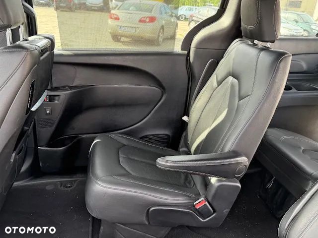 Chrysler Pacifica - 24