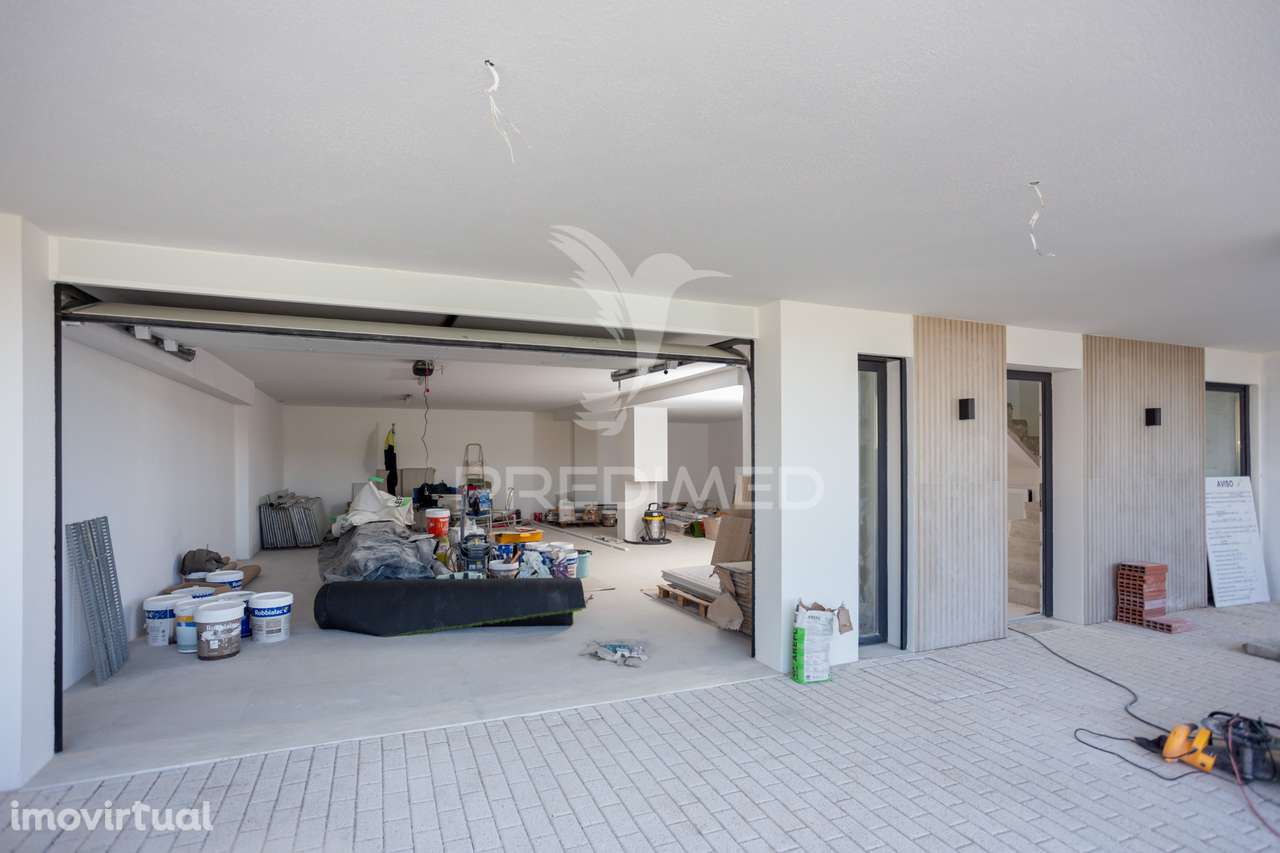 Moradia de 3 Pisos com Vista Rio com Piscina - Grande imagem: 4/39