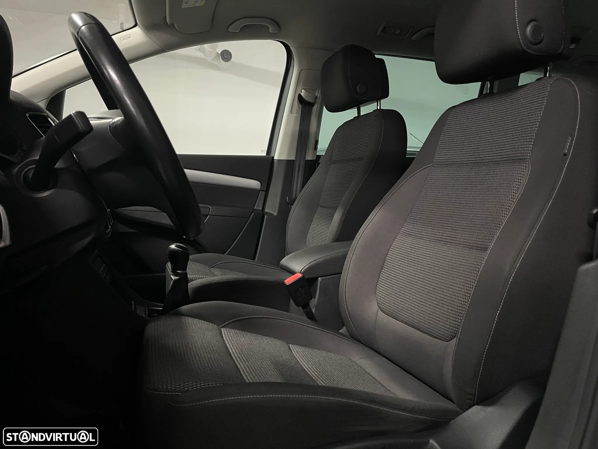 VW Sharan 2.0 TDI Confortline - 23