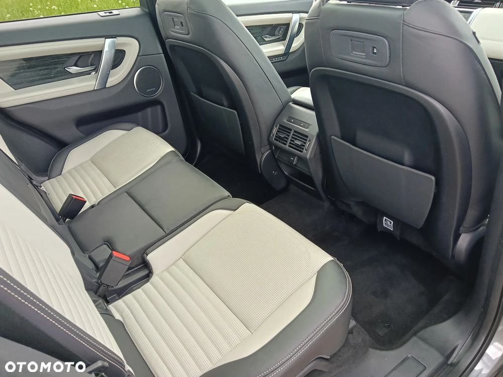 Land Rover Discovery Sport P300e R-Dynamic - 12