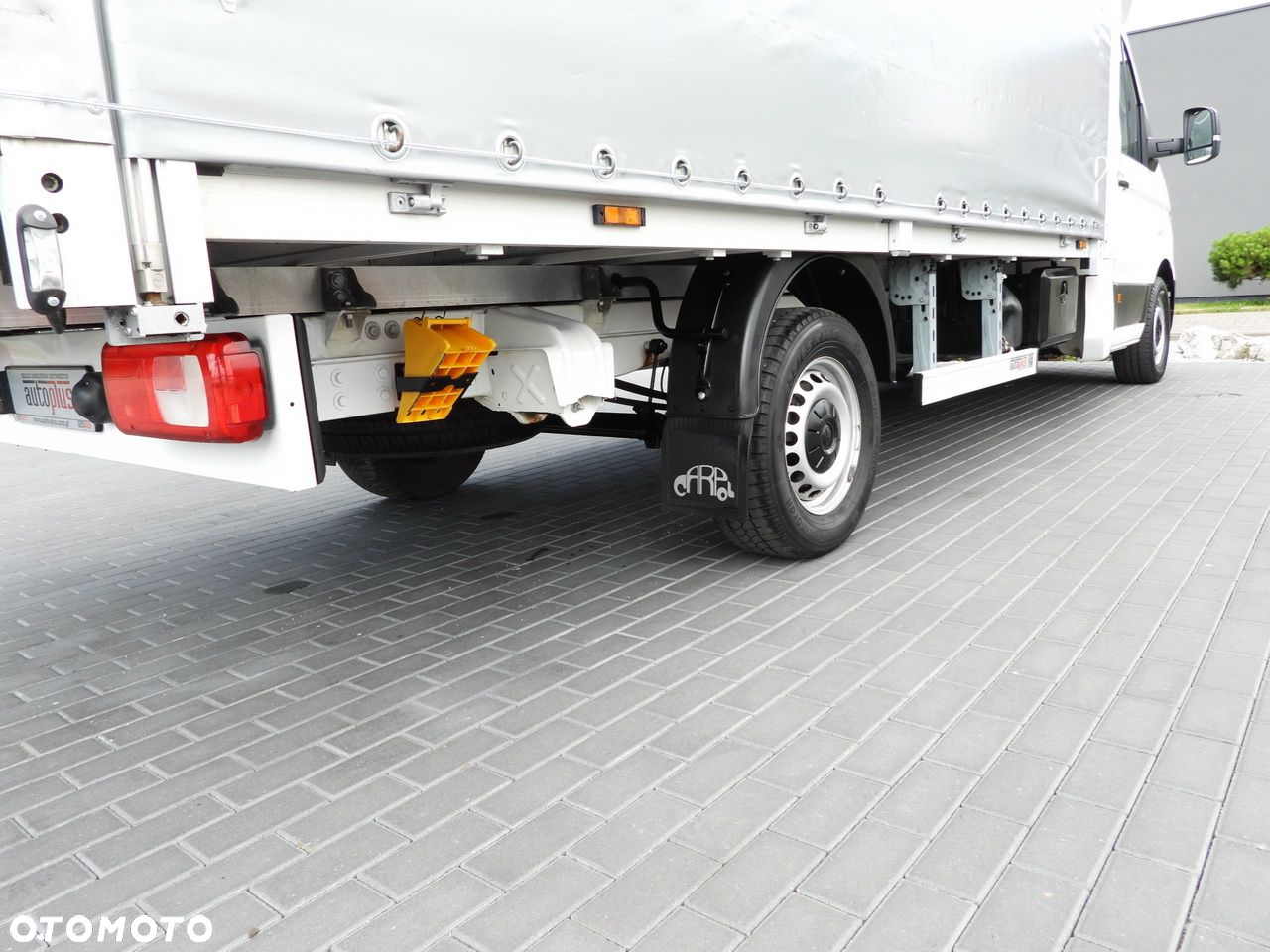Volkswagen CRAFTER  PLANDEKA 8 PALET TEMPOMAT LEDY KLIMATYZACJA  180KM - 18