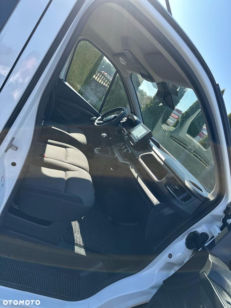 Renault Trafic Grand 2.0 dCi - 11