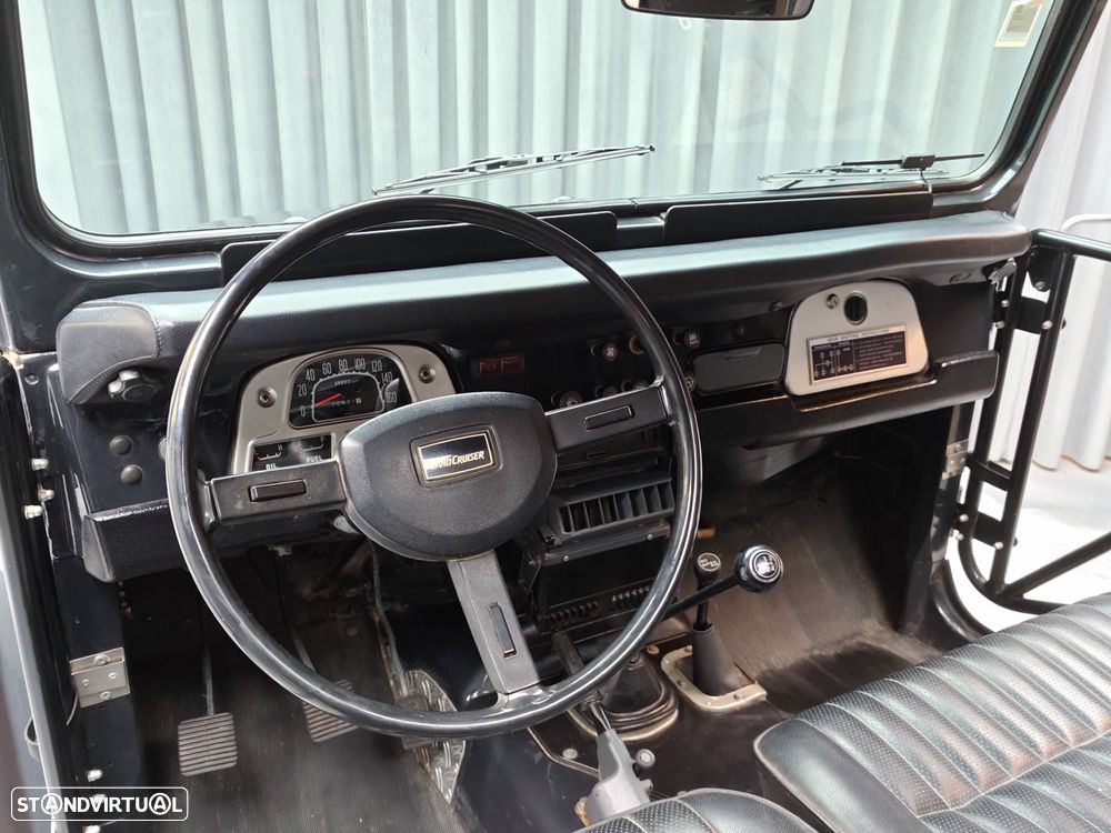 Toyota Land Cruiser - 7