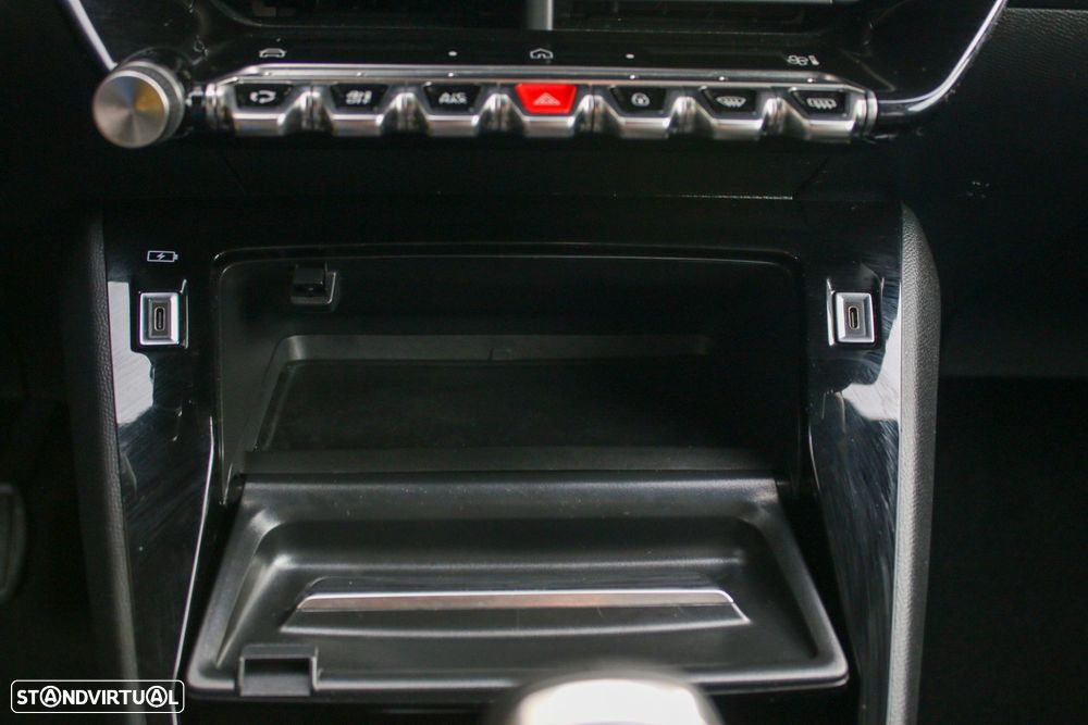 Peugeot 2008 1.2 PureTech Allure - 24