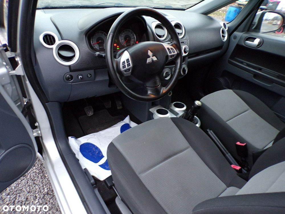 Mitsubishi Colt - 18