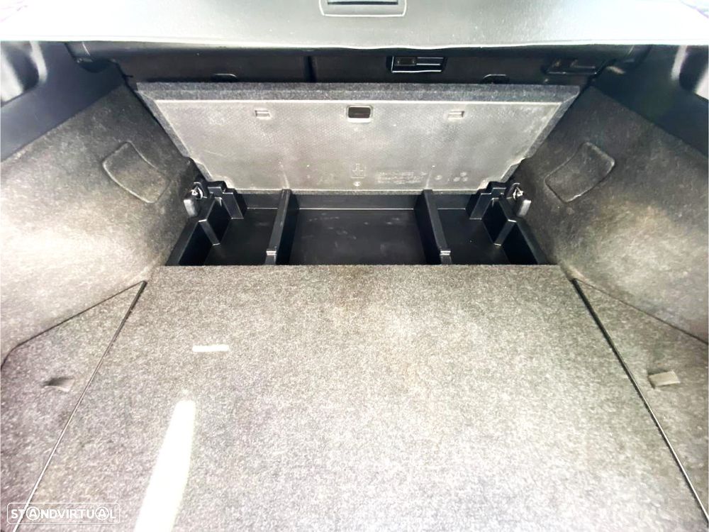 Toyota Auris Touring Sports 1.4 D-4D Com+P.Sport - 24