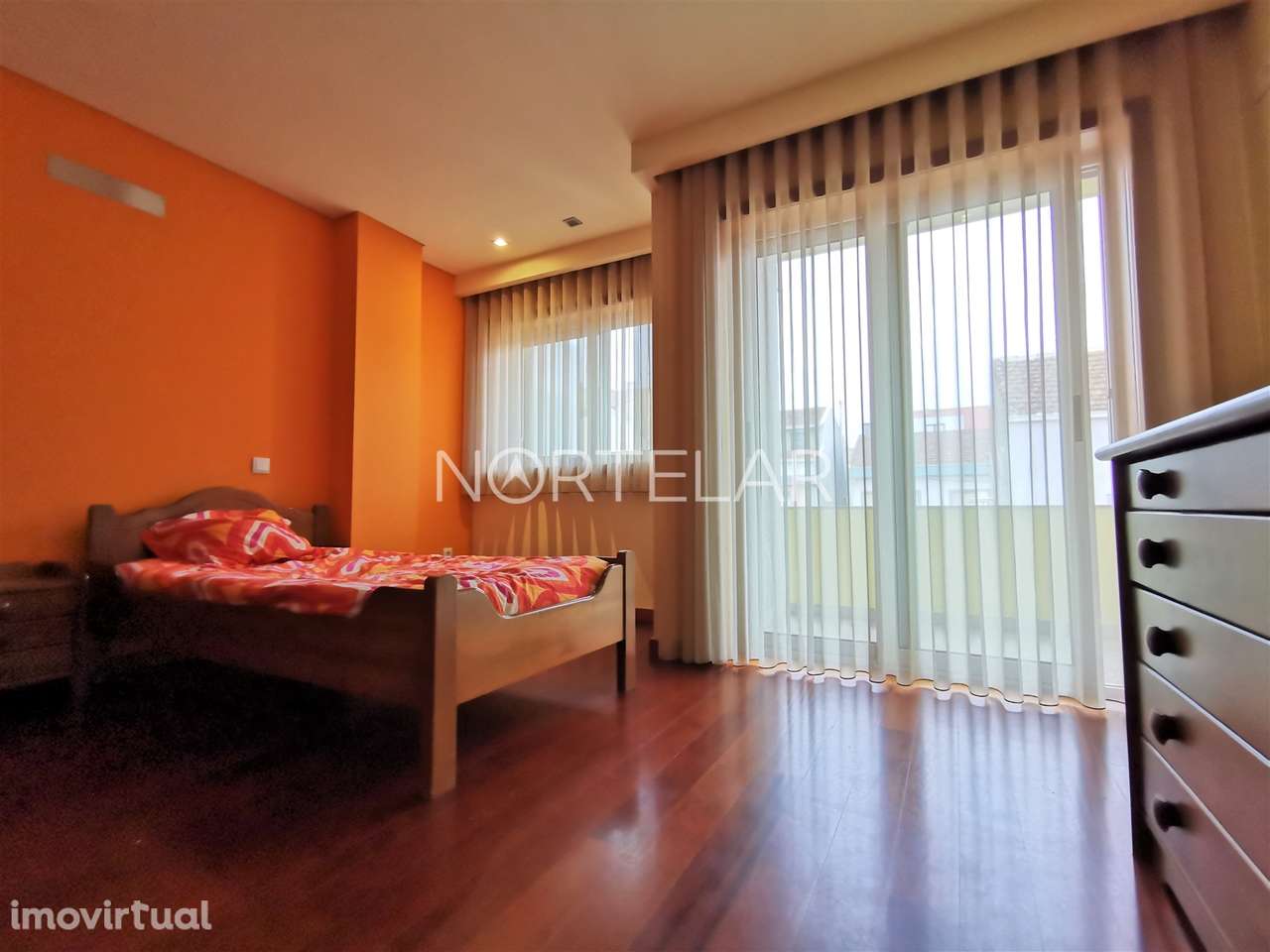 Moradia T4 no centro da cidade da Póvoa de Varzim - Grande imagem: 2/19