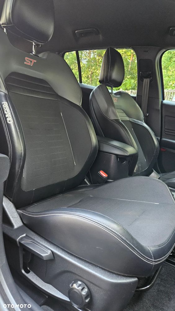 Ford Focus 2.0 EcoBlue S&S ST - 35