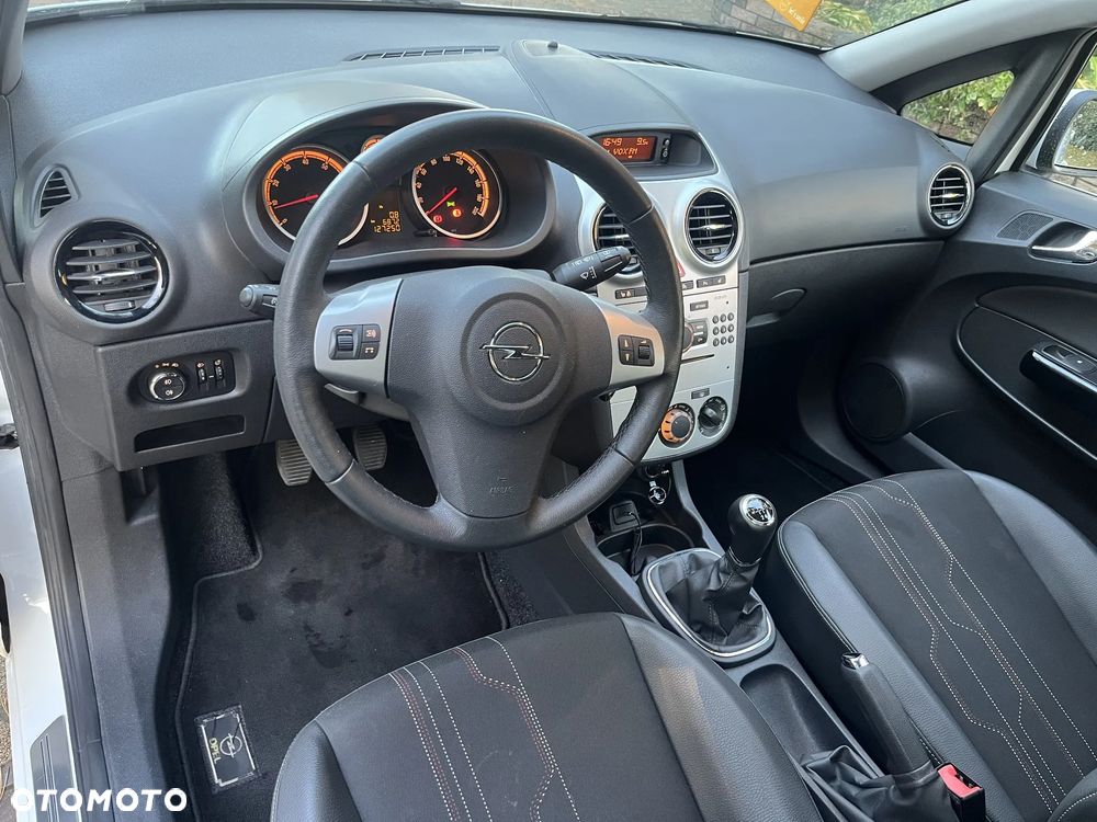 Opel Corsa 1.4 16V Edition 150 - 10