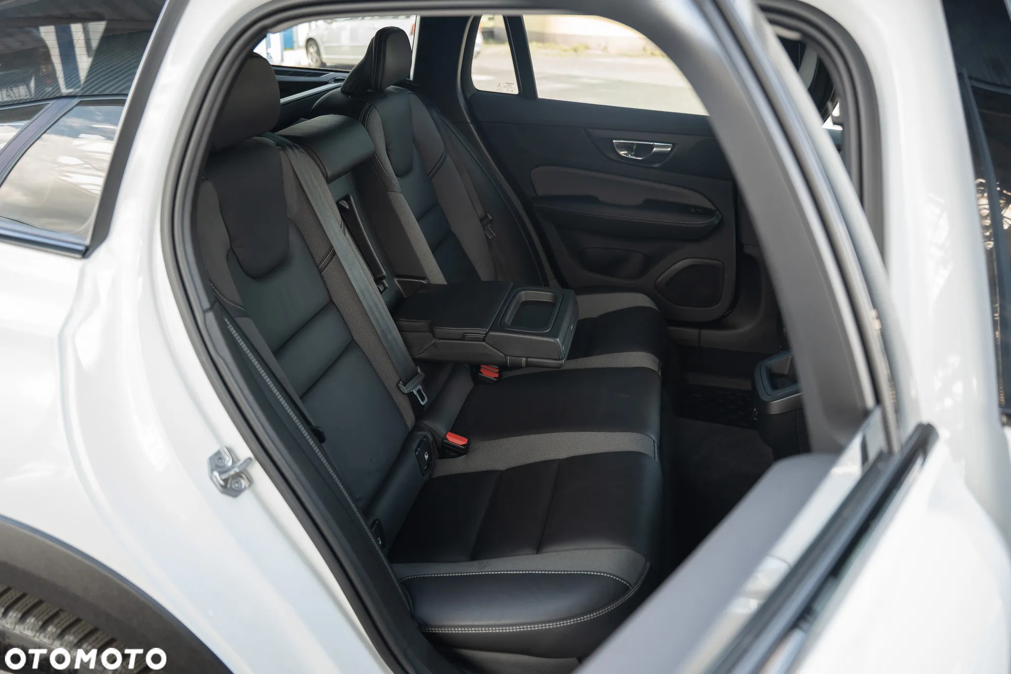 Volvo V60 Cross Country B4 D AWD Geartronic Pro - 34