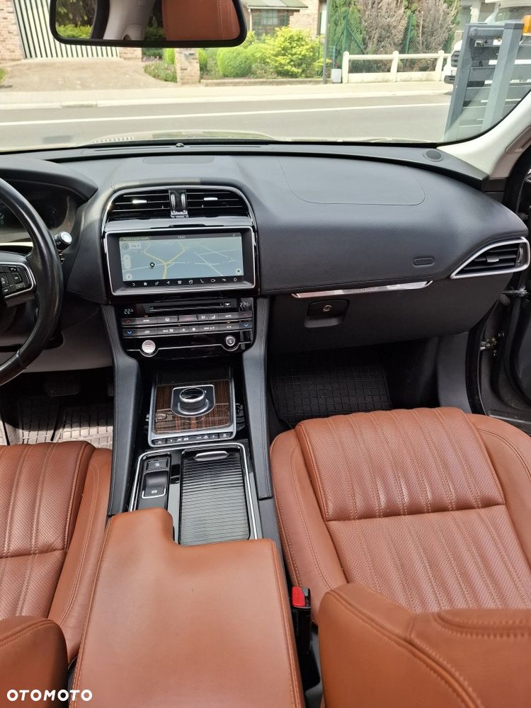 Jaguar F-Pace - 7