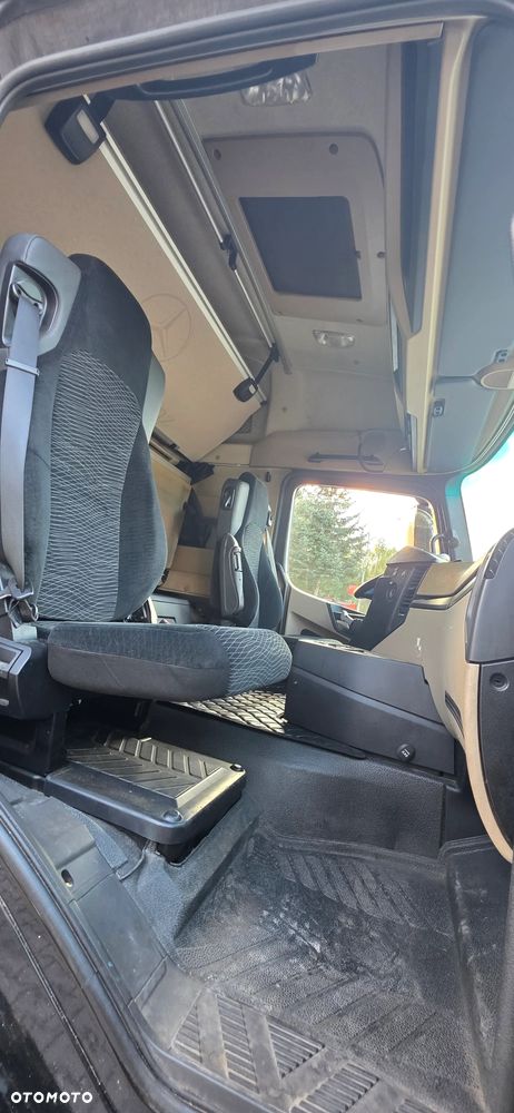 Mercedes-Benz ACTROS - 8