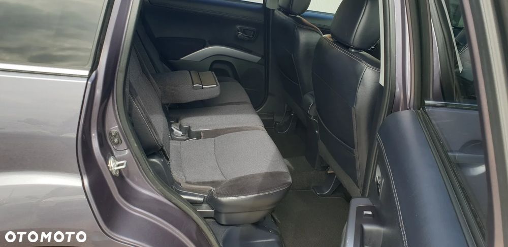 Mitsubishi Outlander - 14