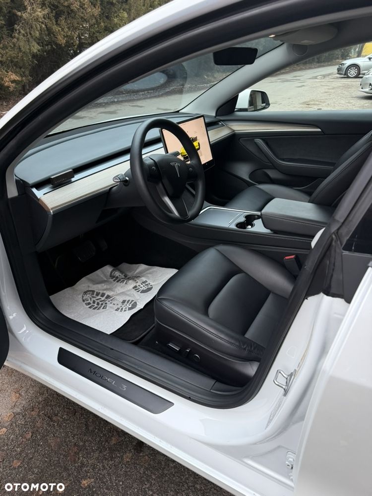 Tesla Model 3 - 8