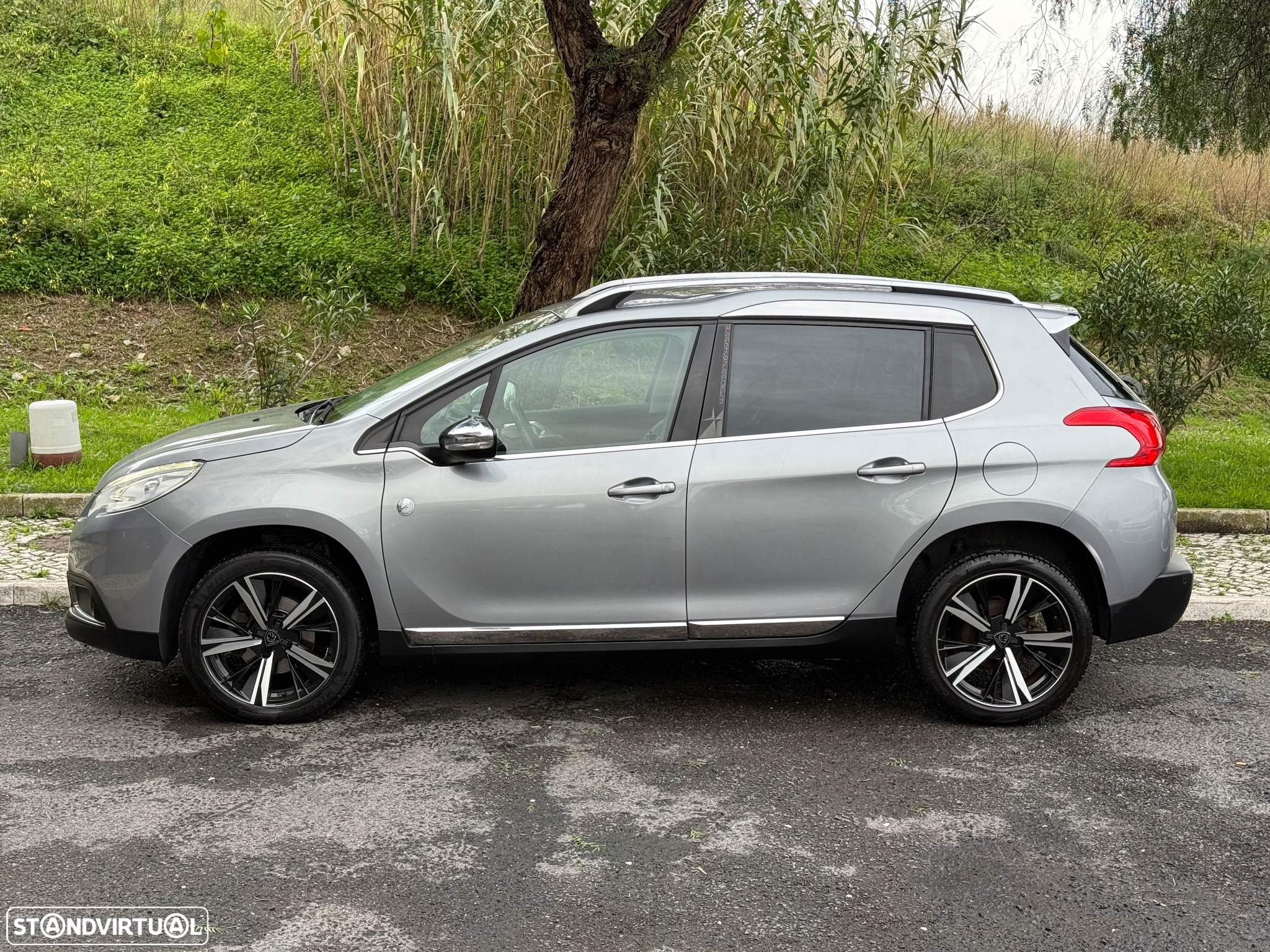 Peugeot 2008 1.2 PureTech Allure - 9