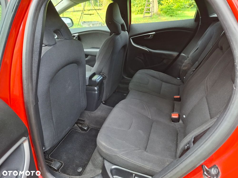 Volvo V40 D3 Momentum - 19