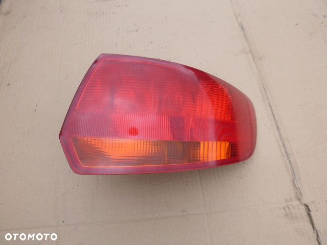 LAMPA PRAWY TYŁ PRAWA TYLNA AUDI A3 8P 5D - 10