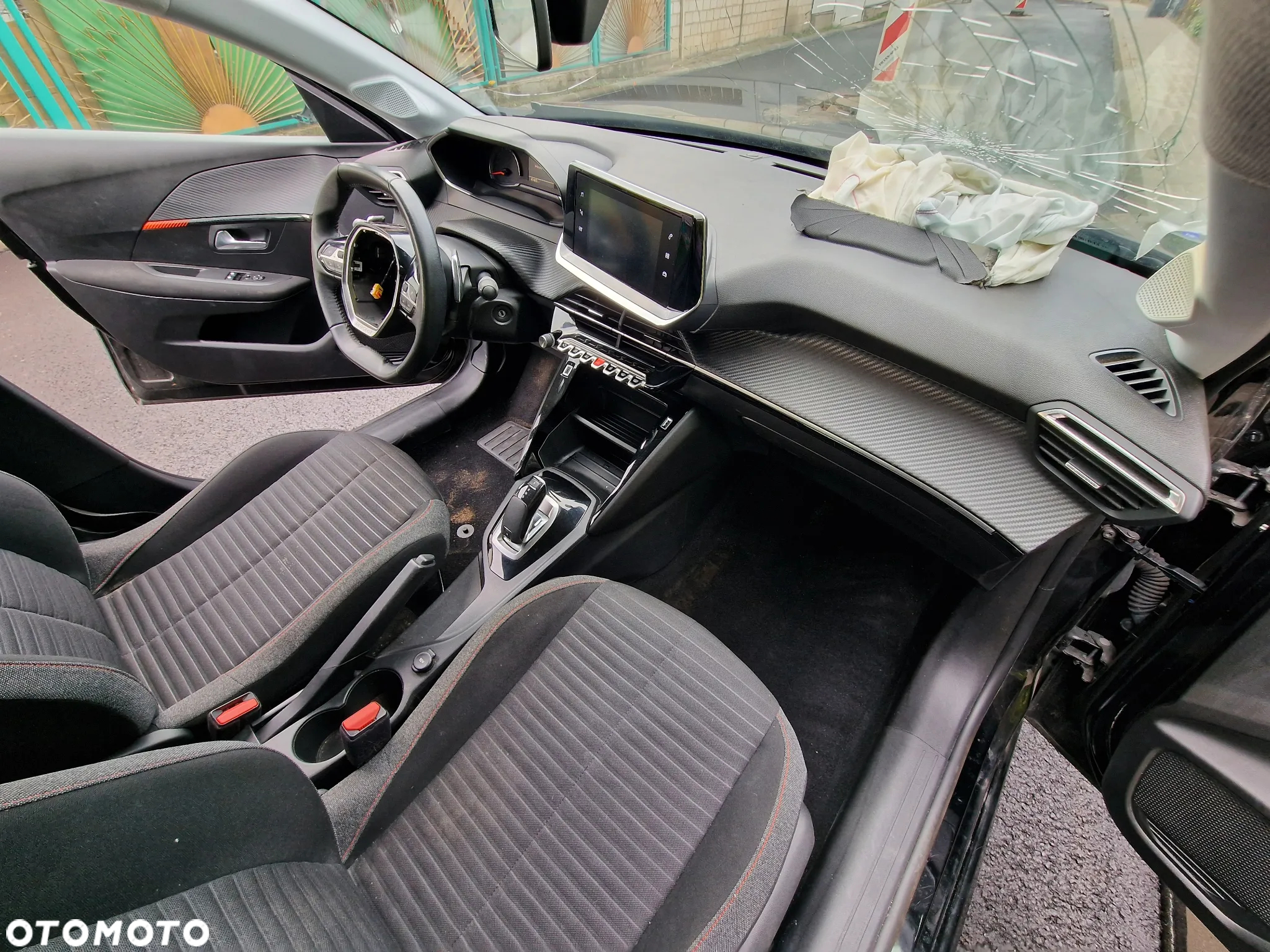 Peugeot 208 PureTech 100 EAT8 Active - 12