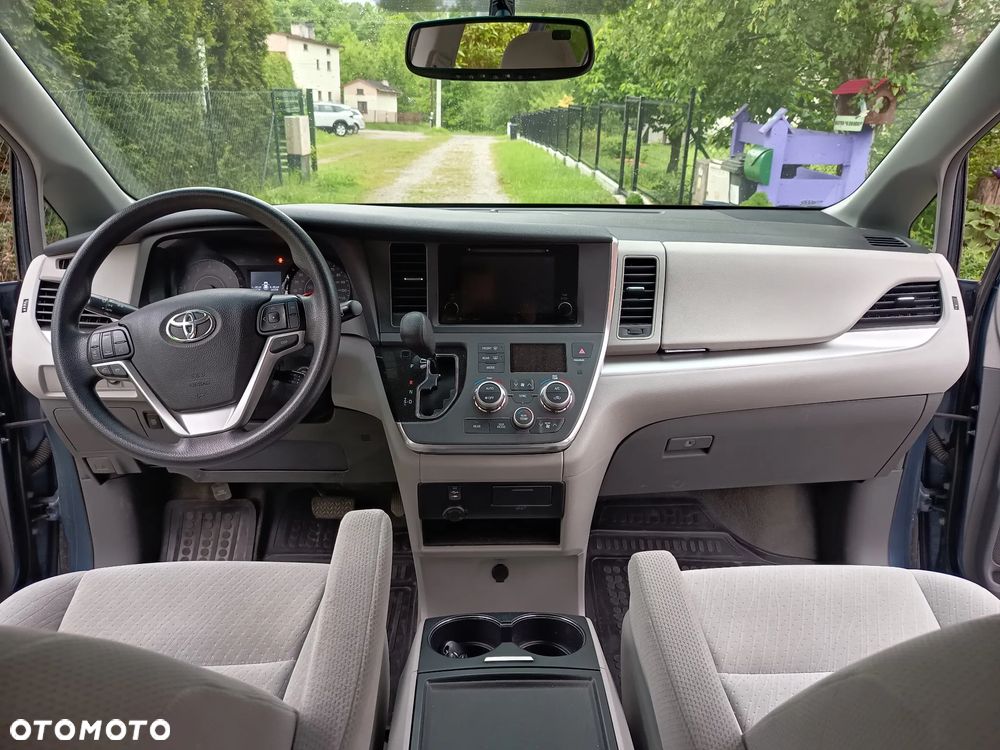 Toyota Sienna - 7