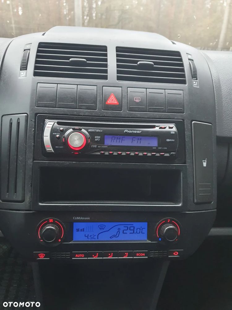 Volkswagen Polo 1.4 16V Comfortline - 22