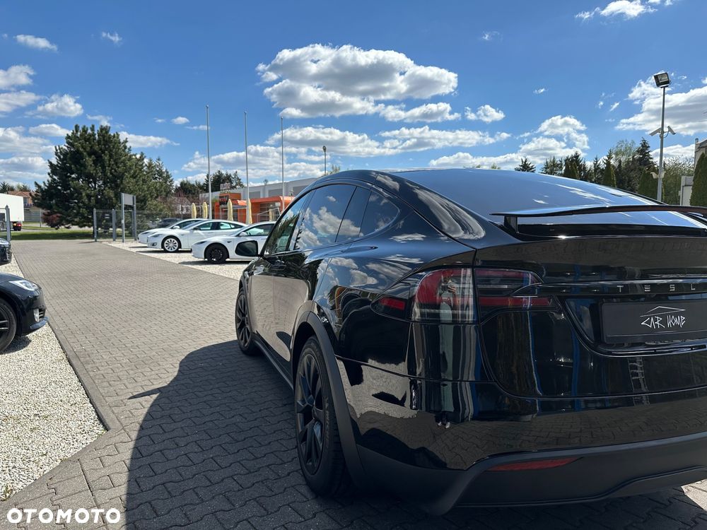 Tesla Model X - 9