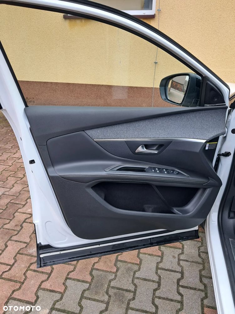 Peugeot 5008 ver-1-5-bluehdi-gt-pack-s-s-eat8 - 16