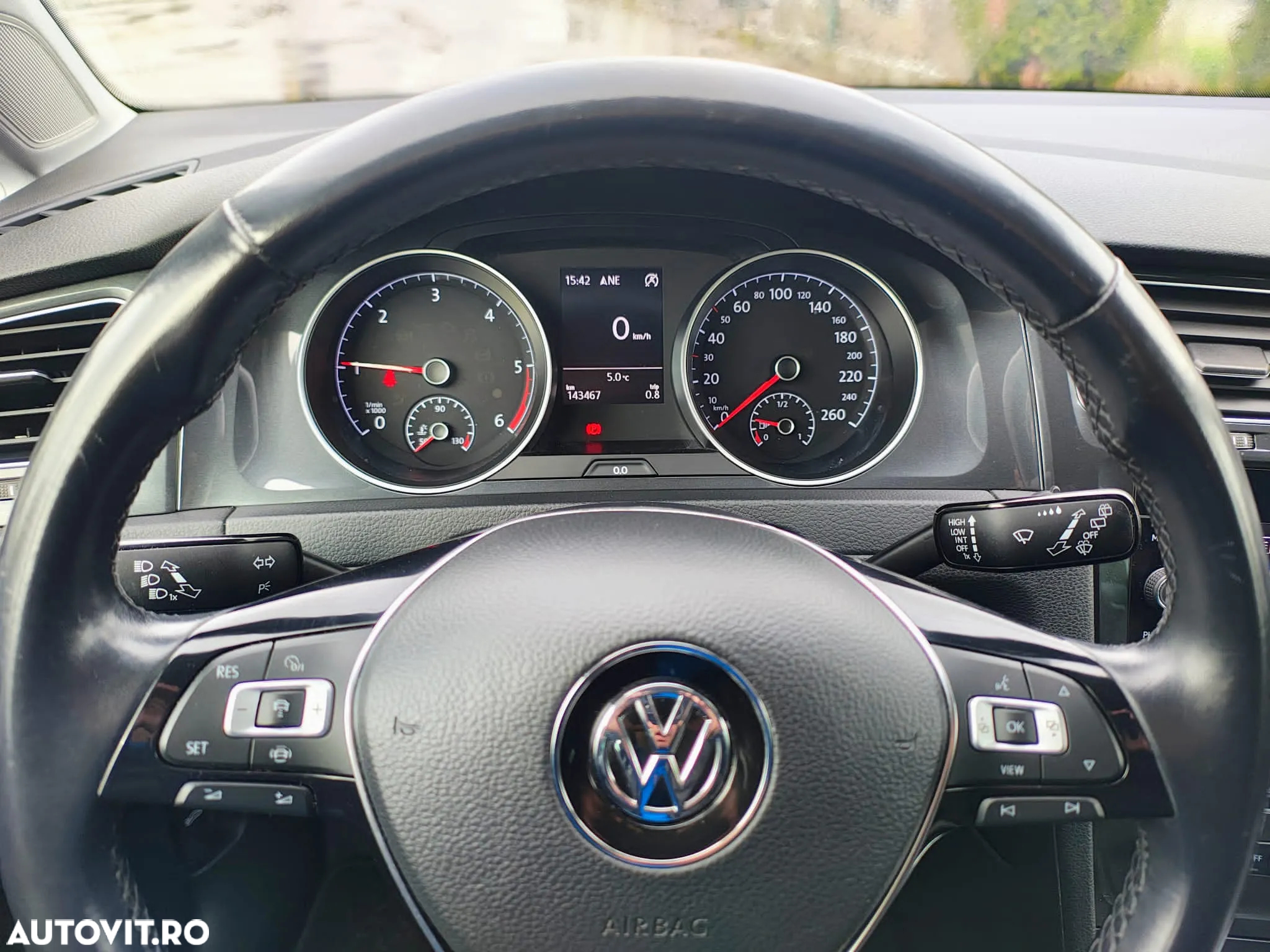 Volkswagen Golf 1.6 TDI Comfortline - 9
