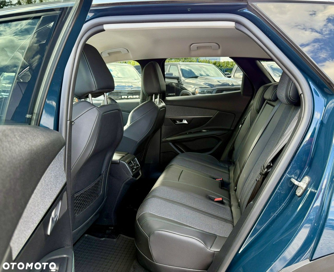 Peugeot 3008 1.6 PureTech HYbrid Allure S&S EAT8 - 10