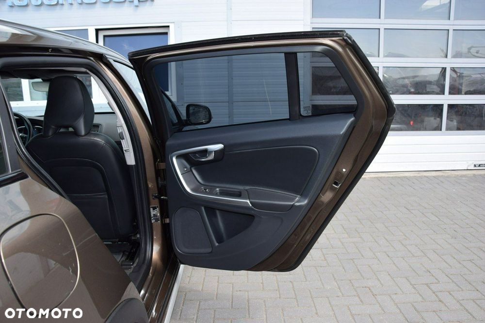 Volvo V60 Cross Country D3 Drive-E Summum - 36