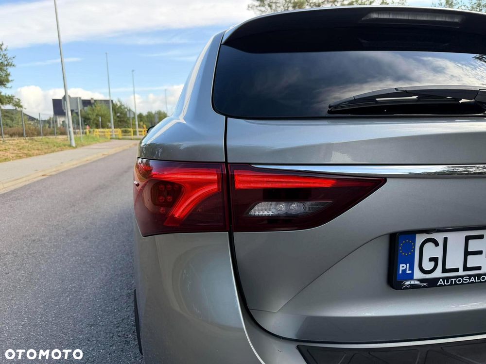 Toyota Avensis 1.8 Premium MS - 17