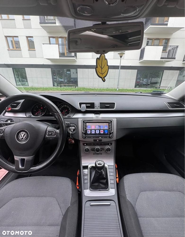 Volkswagen Passat 1.6 TDI Comfortline - 6