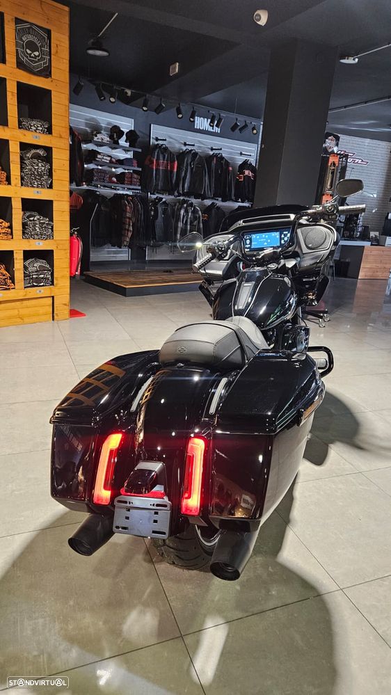 Harley-Davidson Road Glide - 11