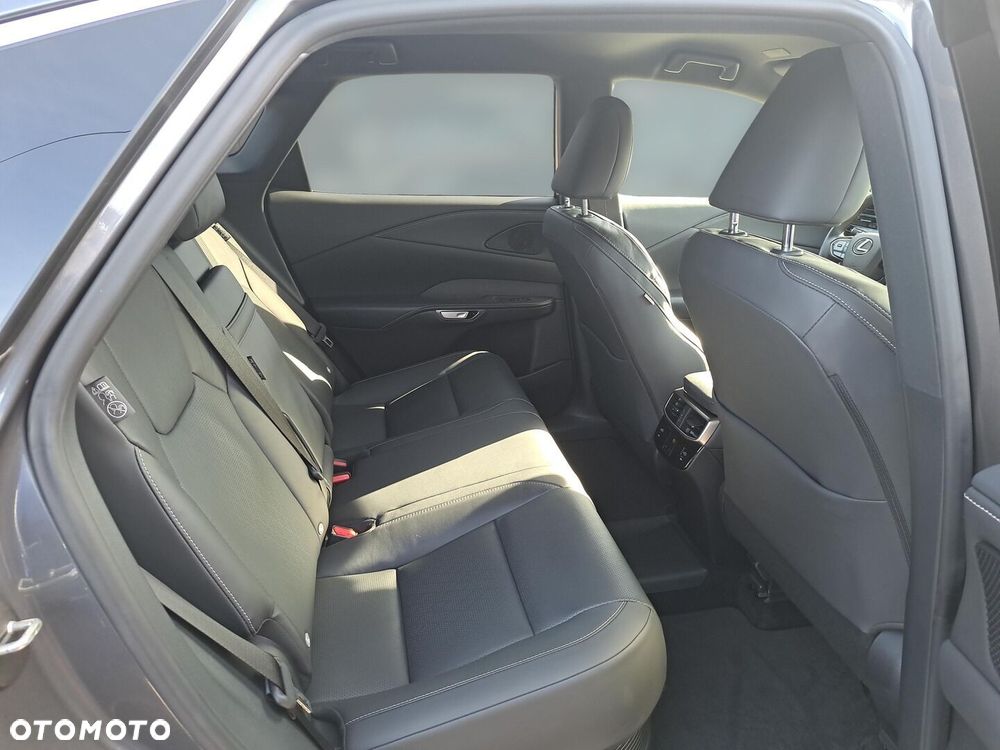 Lexus RX 450h+ Prestige - 11
