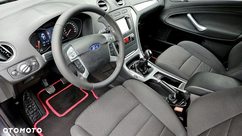 Ford Mondeo 2.0 Ghia - 23