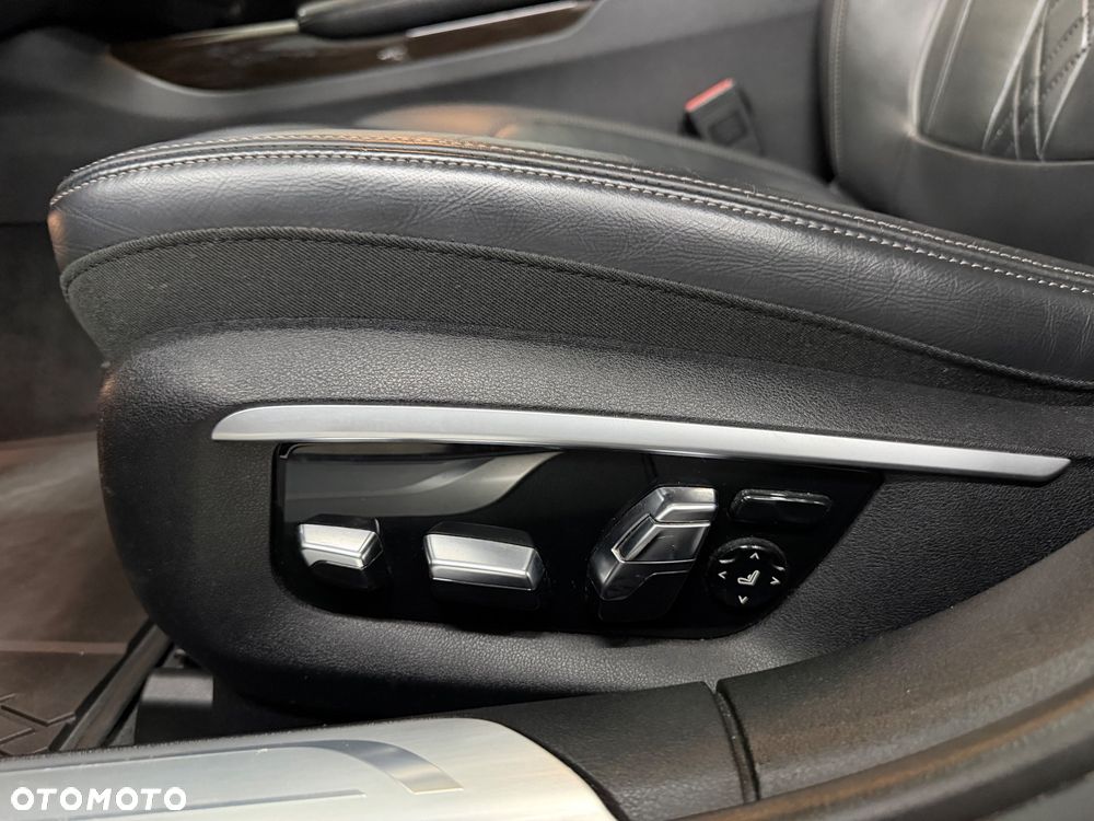 BMW Seria 7 740Li - 25