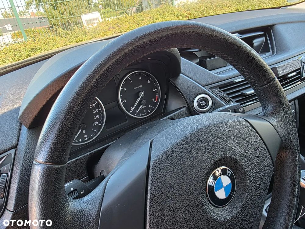 BMW X1 sDrive18i - 11