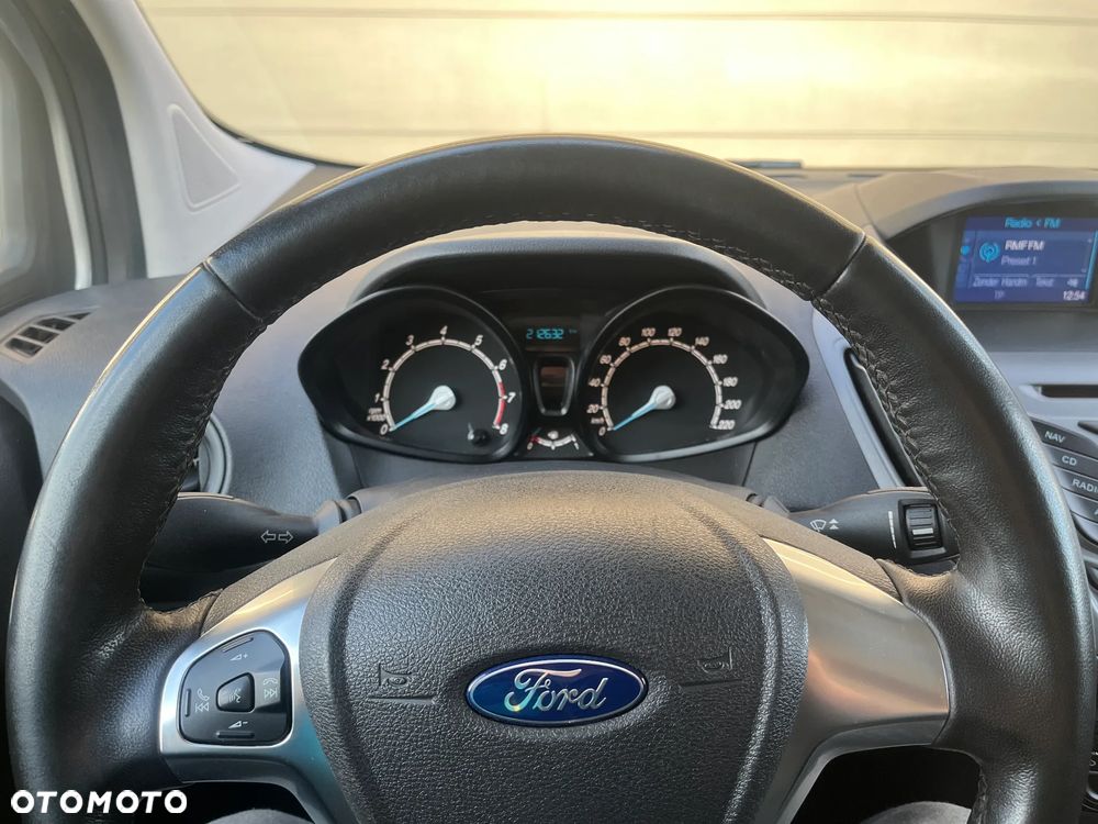 Ford transit courier - 23