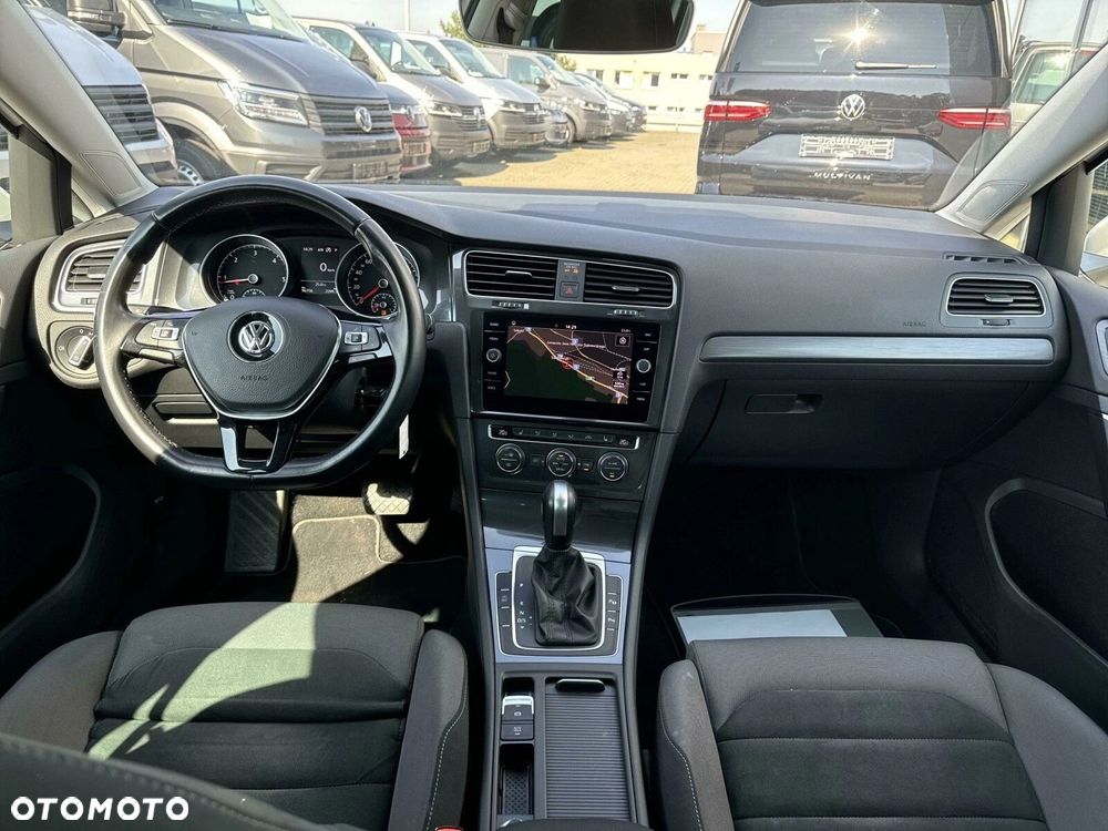 Volkswagen Golf - 22