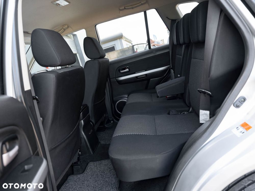 Suzuki Grand Vitara 2.0 Comfort + - 14