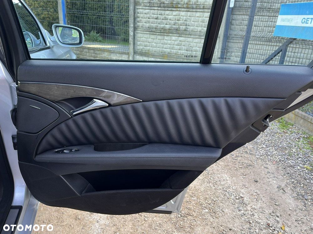 Mercedes-Benz Klasa E 280 CDI 4-Matic Avantgarde - 23