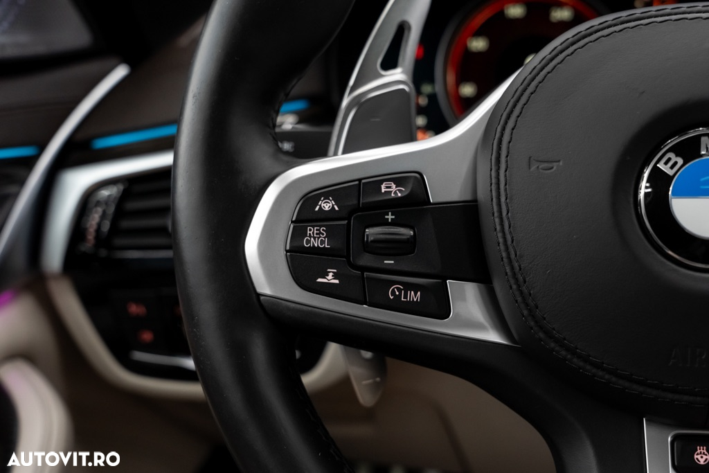 BMW M5 M550i xDrive AT - 34