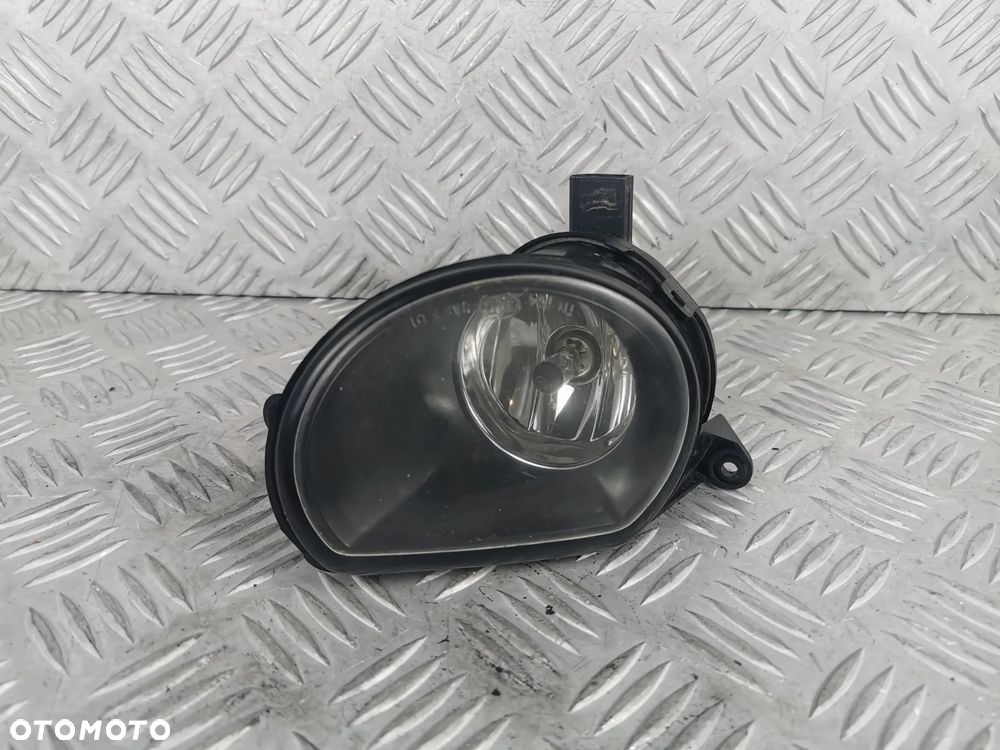 Lampa przeciwmgielna przednia strona prawa Audi Q7 4L 8P0941700A - 1